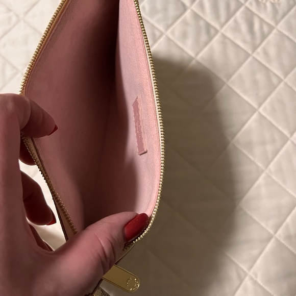 LOUIS VUITTON CITY POUCH WITH WRISTLET - Picture 10 of 16